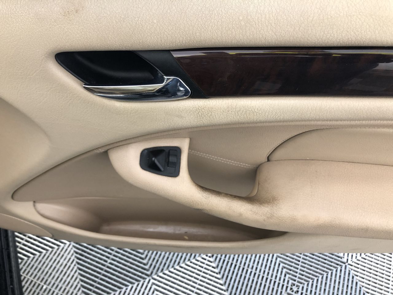 1 OZ 2011 Koala/Australia Coin Finished in 999 Fine Silver in Capsule