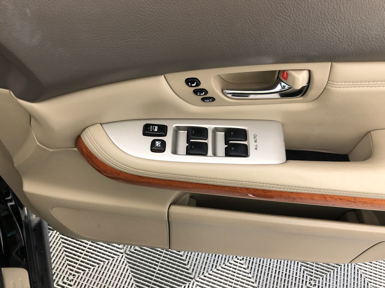 Waterproof  Watch Barrel Shaped Transparent Red Color Quartz Watch Popular