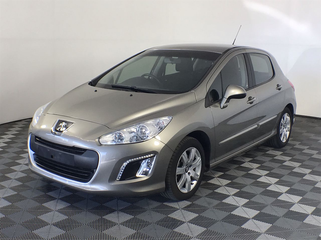 Sony PlayStation 4 CUH-1202B and CUH-1002A Console (Lot of 2)