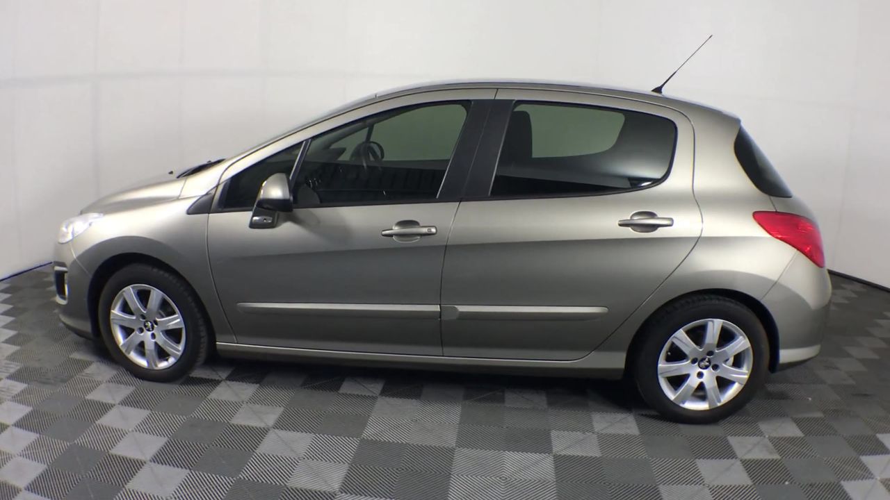 Mackie SRM350 Active PA Speaker + Philips Party Speaker (Lot of 2)