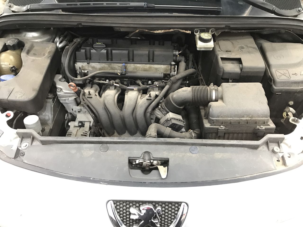 18K White-Filled Cuban Chain Necklace with Simulated Diamonds - 55.8cm