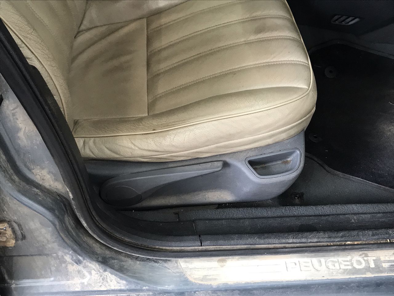 BIJ'OR - Genuine Black Pearl & Simulated Diamond Earrings in Gold RRP $59