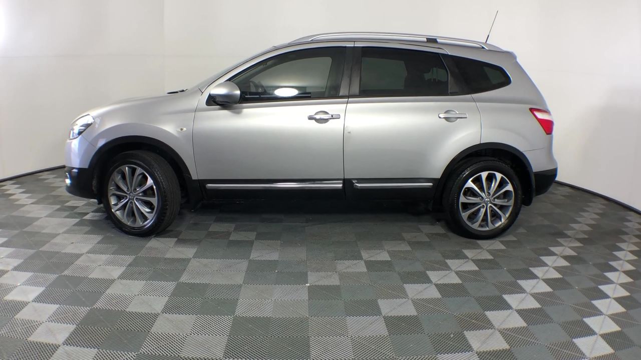 BIJ'OR - Designer White Freshwater Pearl Drop Earrings in Gold. RRP 59