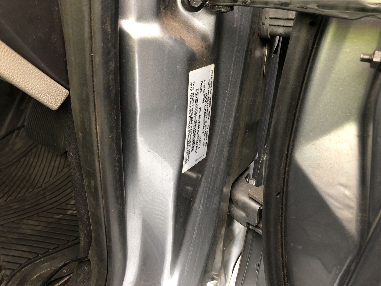 Sony DXC-1610P Trinicon Colour Video Camera Kit with Battery Adapter DC-5