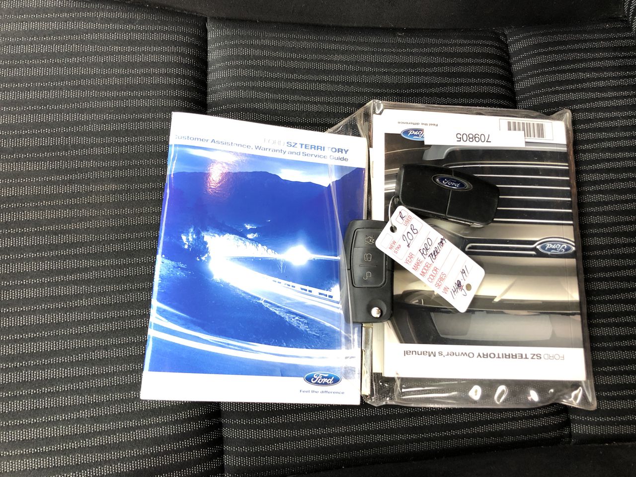 Jules Roy Pinot Noir 2024 (6x 750mL), France.