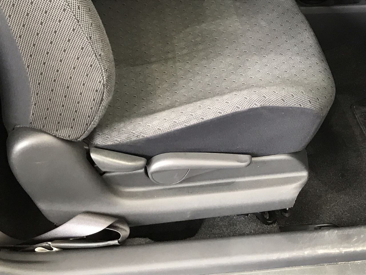 Incineroar ex 320HP fire-type modern Pokémon card.