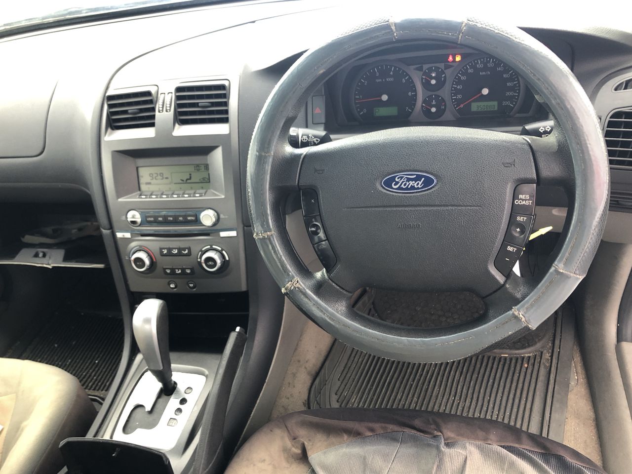 Lindeman's Gentleman's Collection Cabernet Sauvignon (6x 750mL).