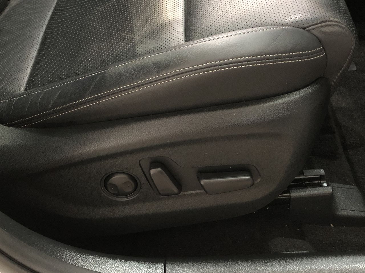 Dual Ram Hydraulic Grapple Attachment (Unused),