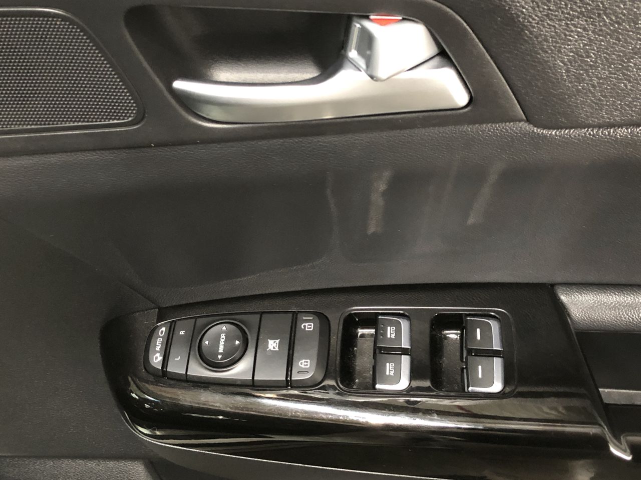 Dual Ram Hydraulic Grapple Attachment (Unused),