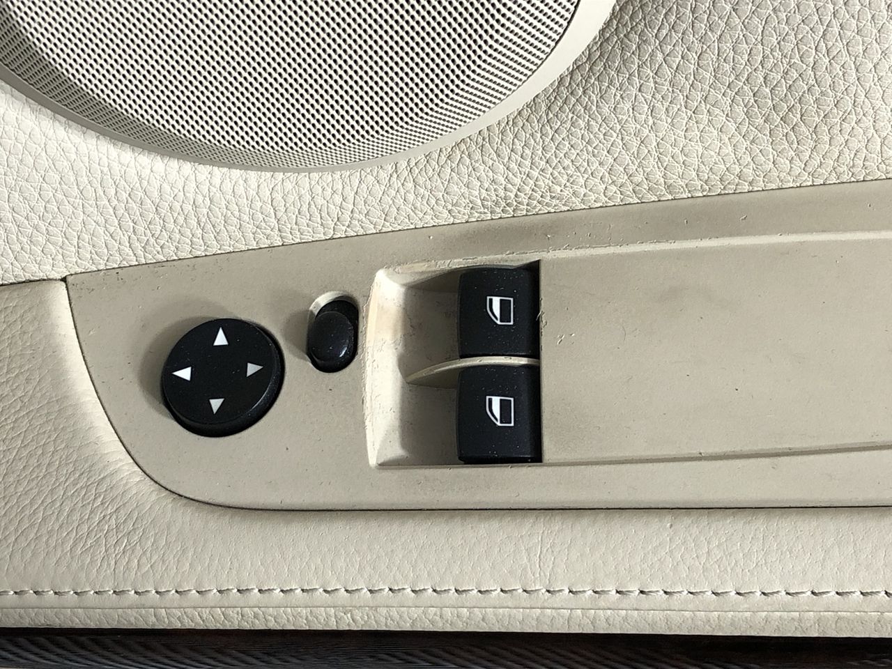 Pierre Delize Blanc De Blancs Brut NV (6x 750mL), France.