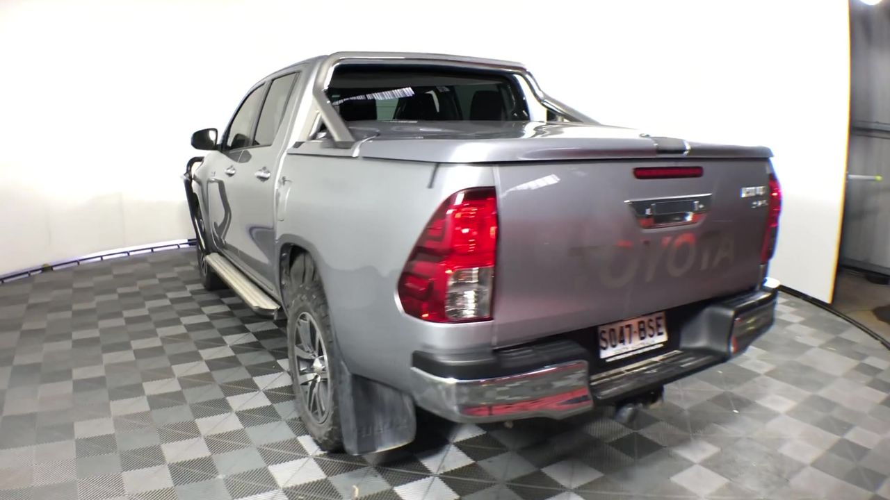 18k Gold Filled, White Face Iced Out Diamond Quartz Wrist Watch