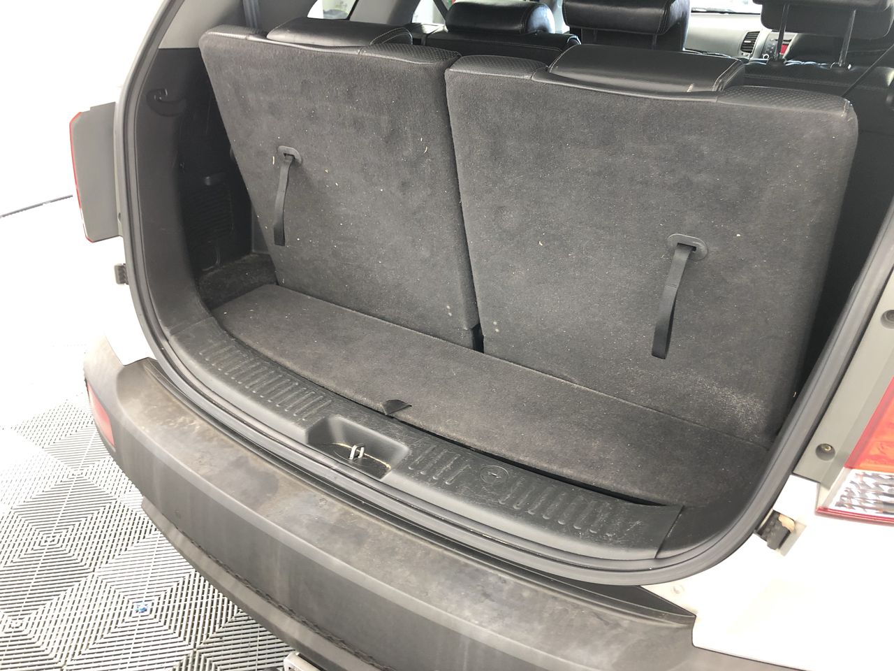 END OF LEASE SALE: Mixed lot of Bluetooth headphones