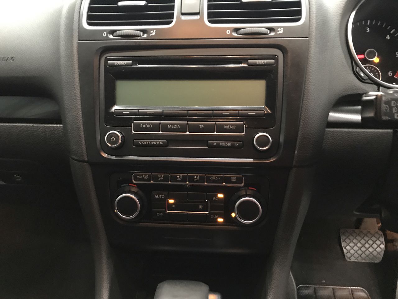 PANASONIC Portable AM/FM Radio, Silver. Model RF-2400 DGN-S. N.B: Not in or