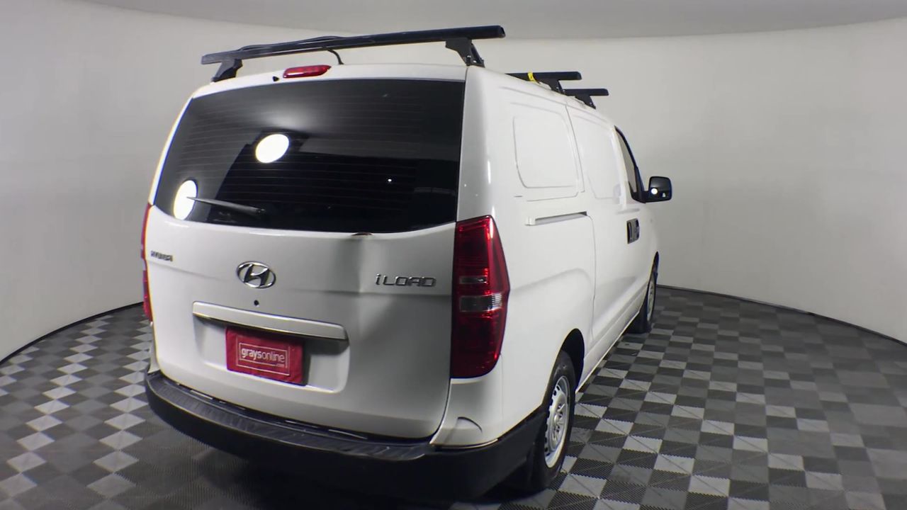 1.00ct Round Cut GRA Certified Moissanite 925 Sterling Silver Ring - Size 9