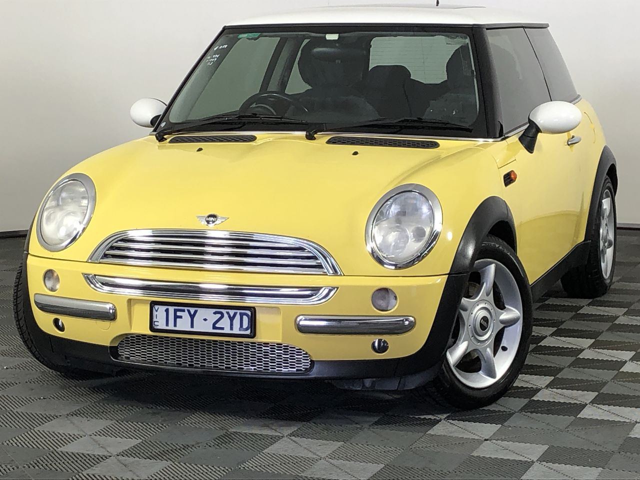 NEW WITH C.O.A. 500 Made 43mm "SILVER STUNNER"  KANGAROO. COIN