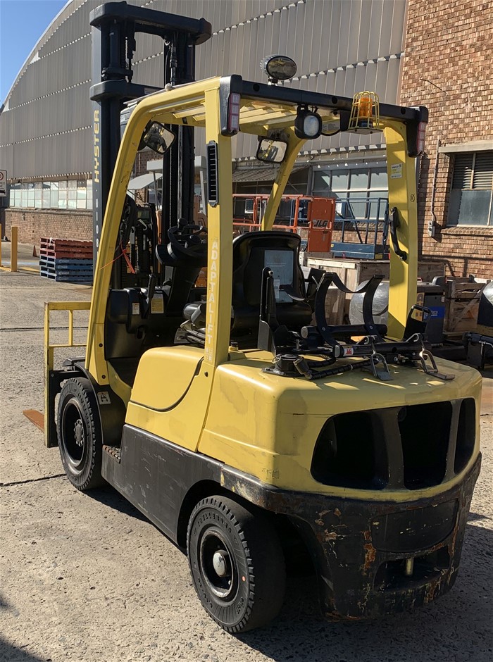 <p>TWM Mobile Hydraulic Platform Trolley</p>