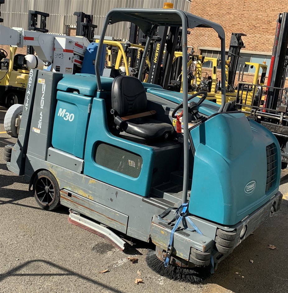 Tennant M30 Ride On Sweeper/Scrubber Auction (00105041544) Grays