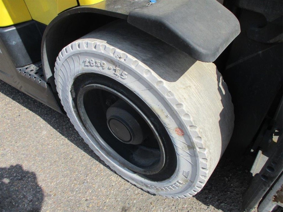 <p>2013 Sales Trailers 22ft Dual Axle</p>