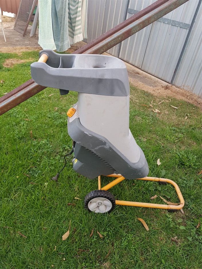 PHILIPS Shaver Series 6000, Model S6830/95. NB: Used.