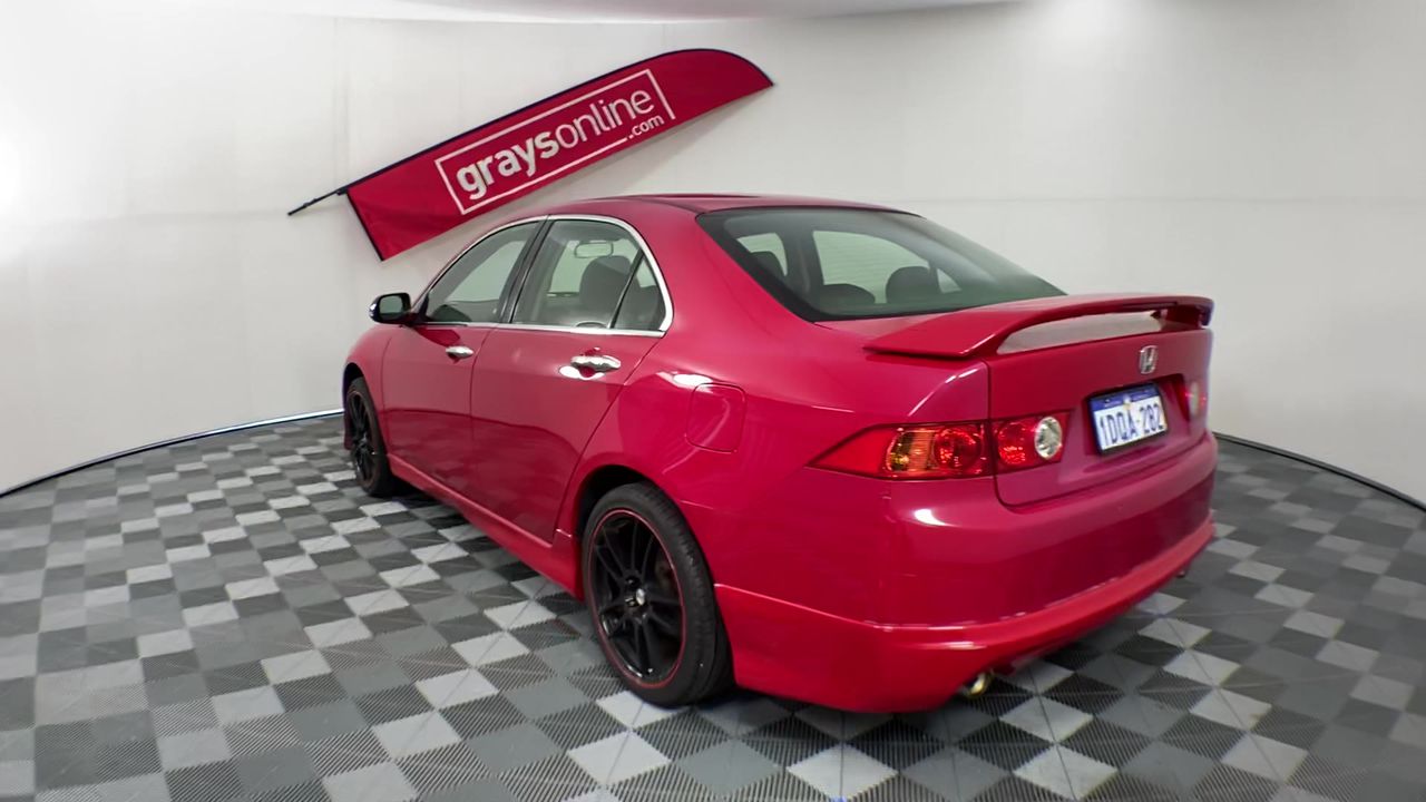 15 x Ribbed Glass Dining Cups, Incl: 6 x Large & 9 x Small.