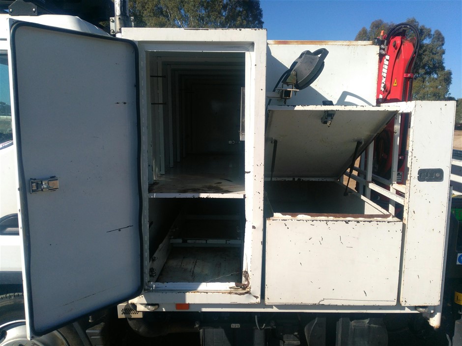 <p>2007 Hino 300 4 x 2 Tray Body Truck</p>