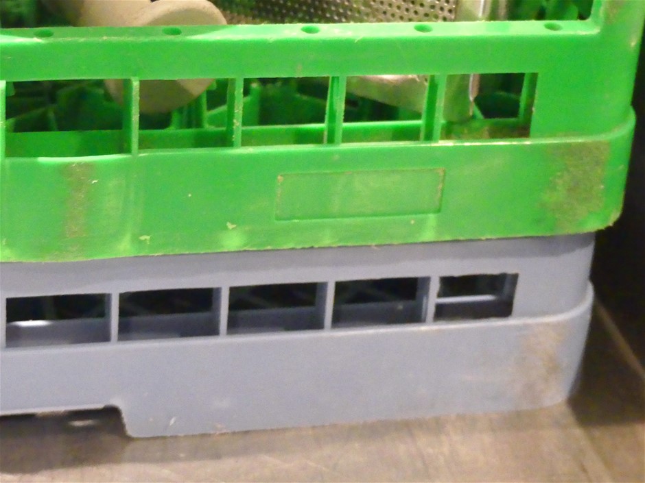 <p>18 Drawer Work Bench / Tool Cabinet(Unused)</p>