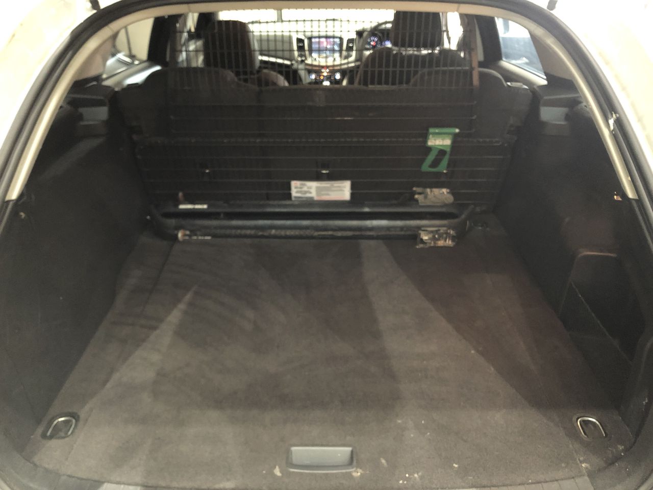DeWALT 1400W 38L M-Class Wet & Dry High Performance Dust Extractor. NB: Has