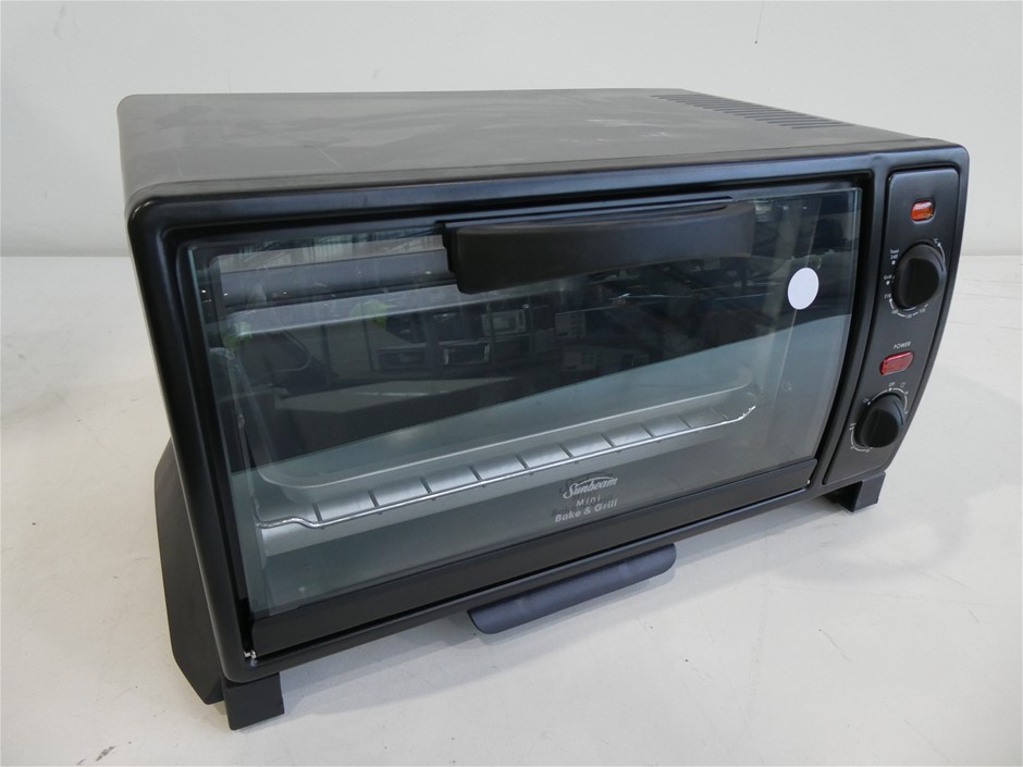 Sunbeam Mini Bake & Grill Compact Benchtop Oven BT2602 Auction (0204