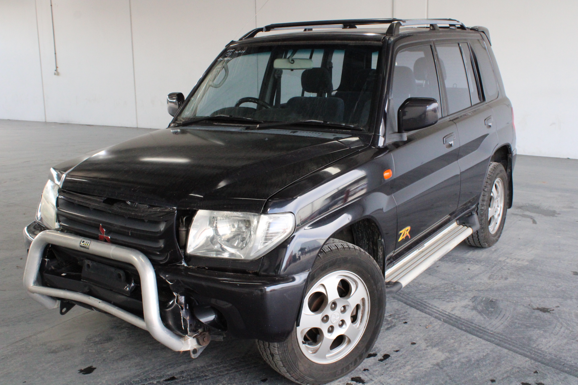 Mitsubishi pajero io 2001