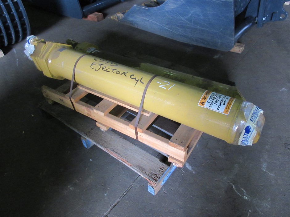 2x Caterpillar 657B Scraper Ejector Cylinders Auction (00219017295