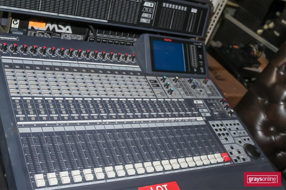 Panasonic(RAMSA) WR-DA7 32 Channel Digital Audio Mixing Console