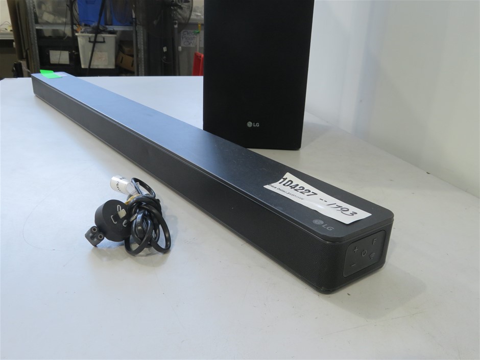 LG (SK6Y) Sound Bar and (SPK5BW) Subwoofer Auction (00232181885