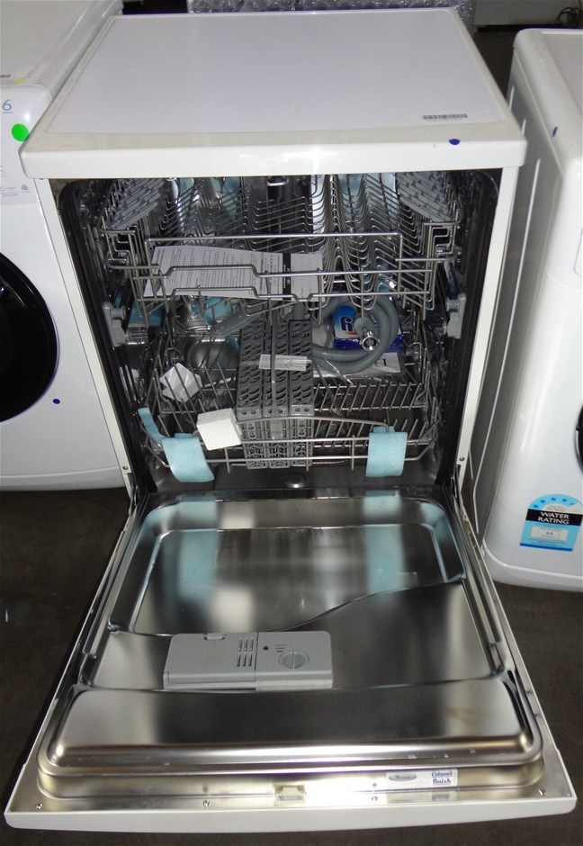 Whirlpool Dishwasher Model ADP6000WH Auction Australia