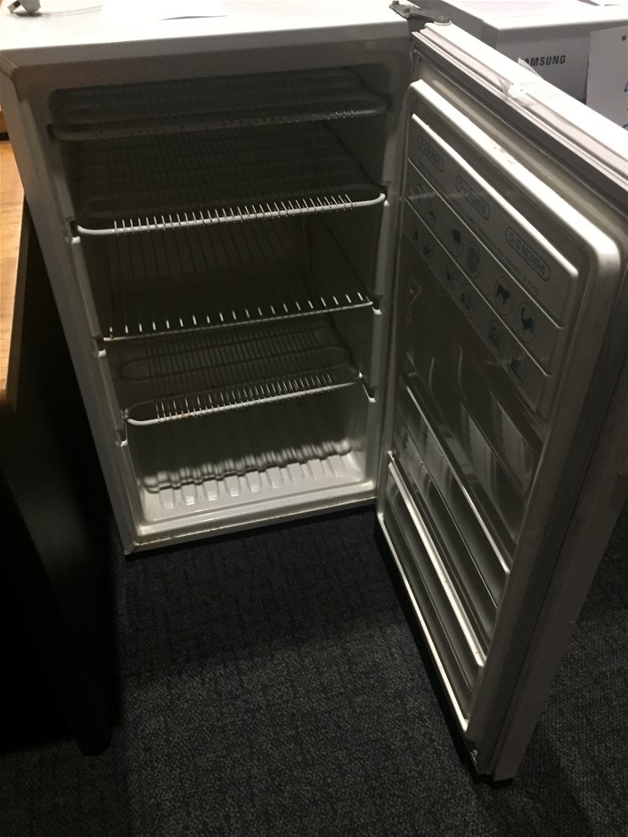 Westinghouse Silhouette 121 Bar Fridge Auction (00223017937) Grays