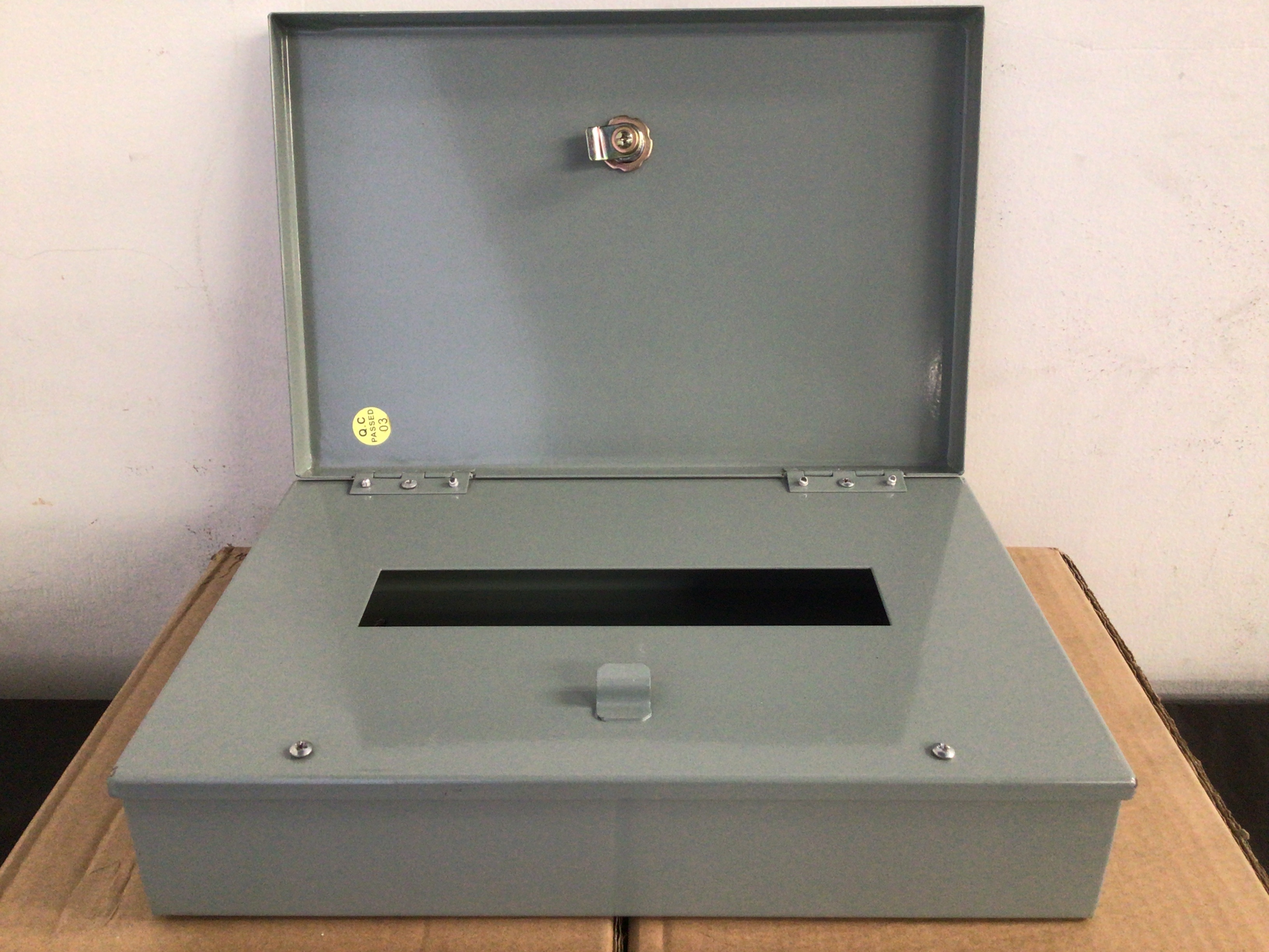3x Telsa Metal Electrical Circuit Boxes Auction (02027031326) Grays