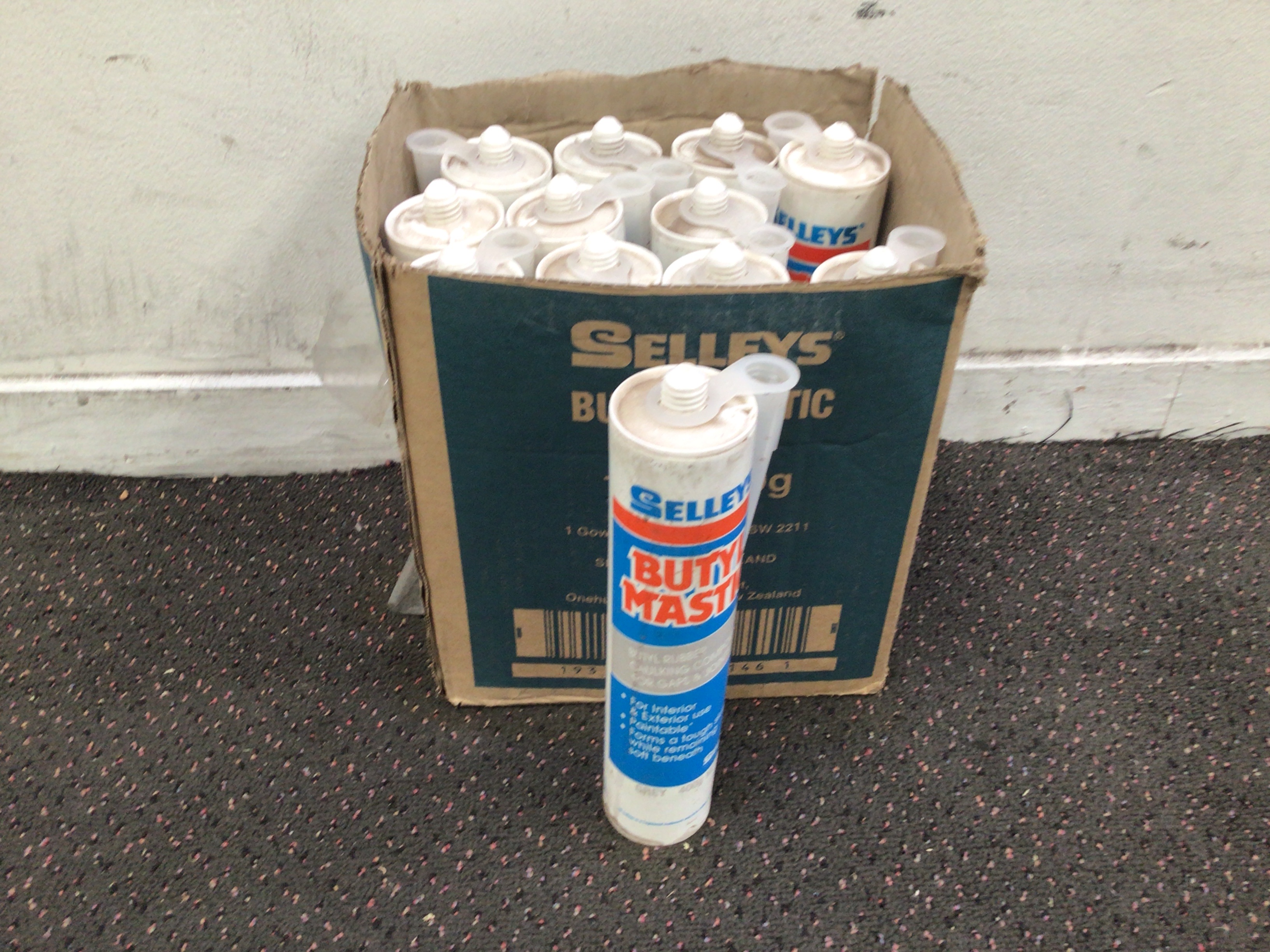 12x Shelleys Butyl Mastic Rubber Caulking Compound Auction (0018 ...