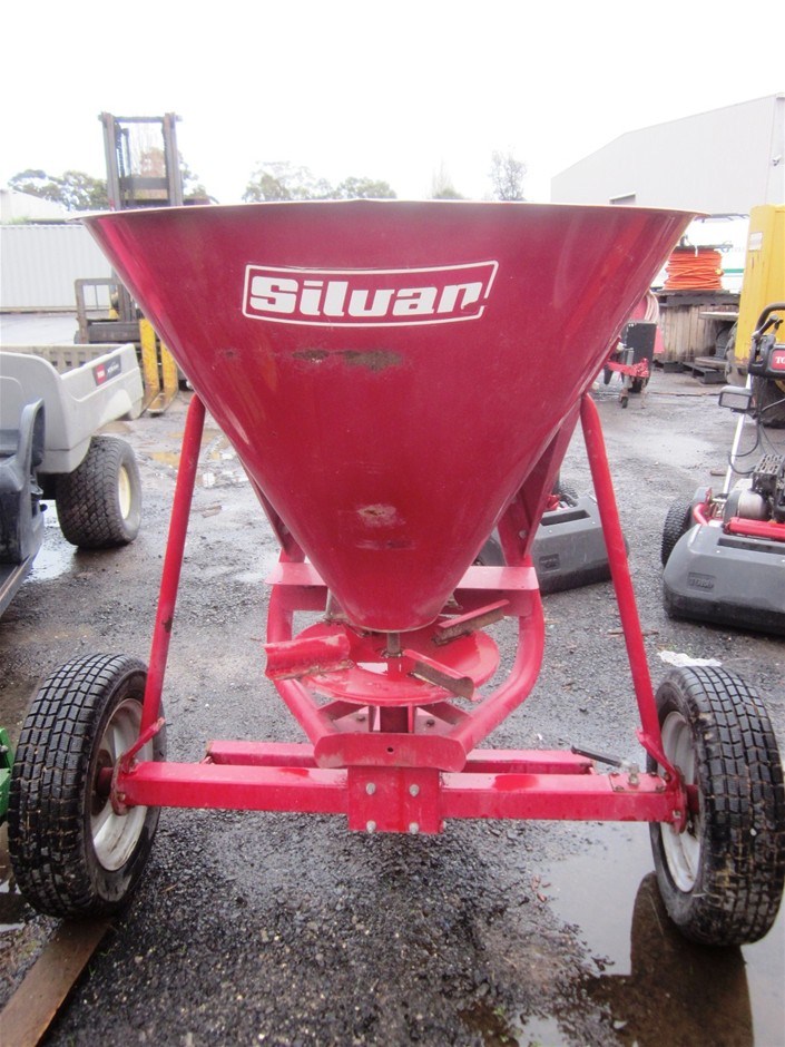 Silvan 300 towed fertilizer spreader Sn A 58078 Auction (00013003159