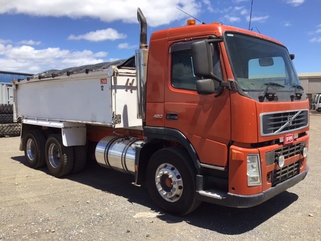 Volvo FMX 500 8×4 rigid Day cab with tipper body '2009–13