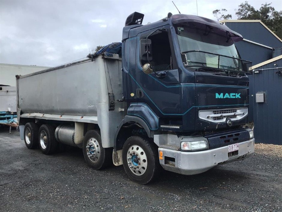 2001 Mack Qantum 8 x 4 Tipper Truck