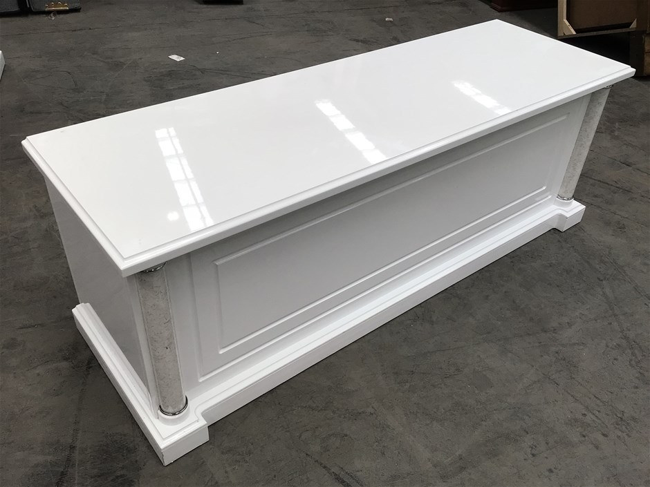 Corinthian Queen Blanket Box Auction (00123139933) Grays Australia