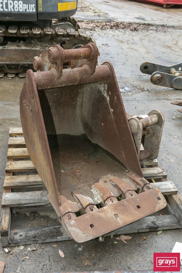 Excavator Tooth Bucket with Scraper Blade Auction (00125047518