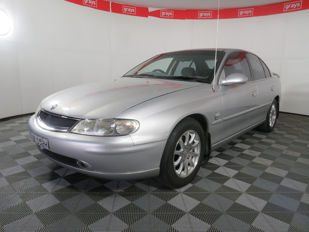 2001 VX Holden Calais SUPERCHARGED Automatic Sedan Auction (0001