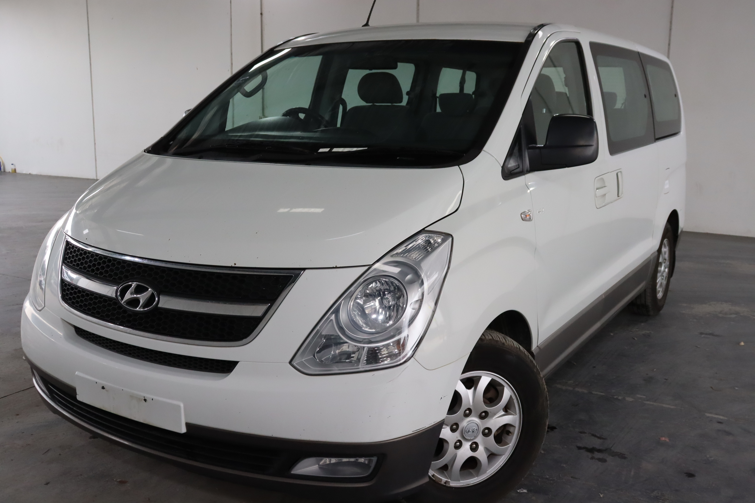 2010 Hyundai iMAX TQ Turbo Diesel Automatic 8 Seats People Mover ...
