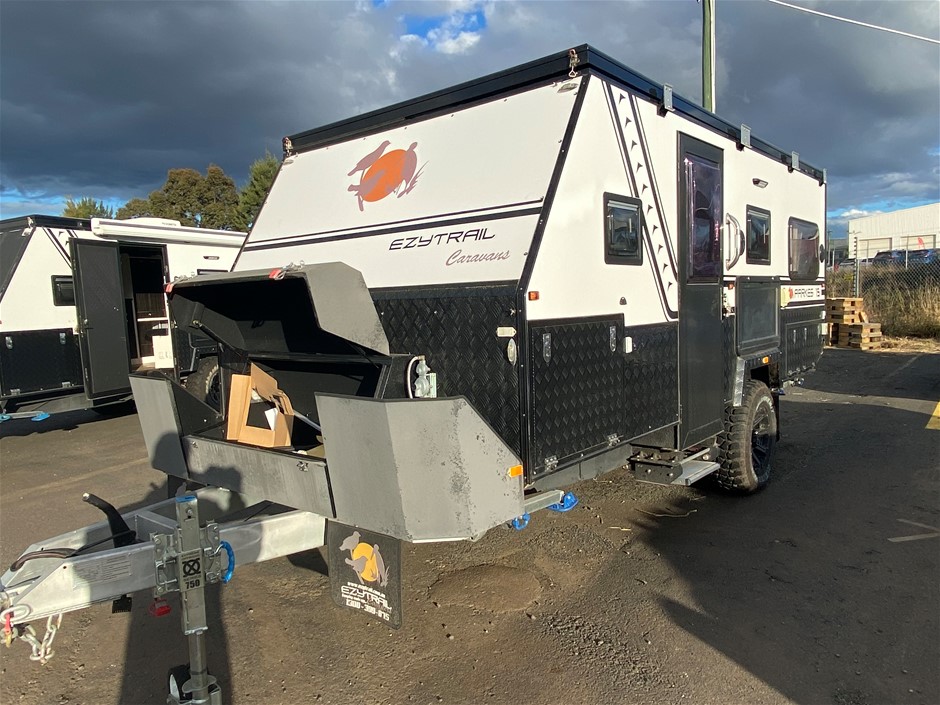 EzyTrail Parkes 15 Quad Off-Road Hybrid Caravan Auction (0001-10323170 ...