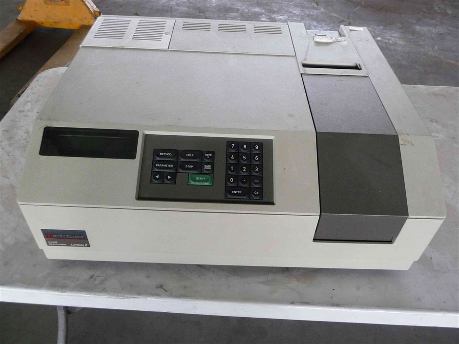 Perkin Elmer Lambda 2 UV/VIS Spectrometer with controls on unit