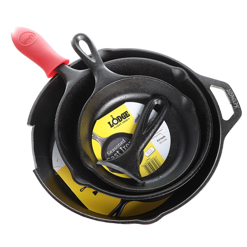 3 x Assorted LODGE Cast Iron Skillets. NB Largest skillet has a broken han Auction