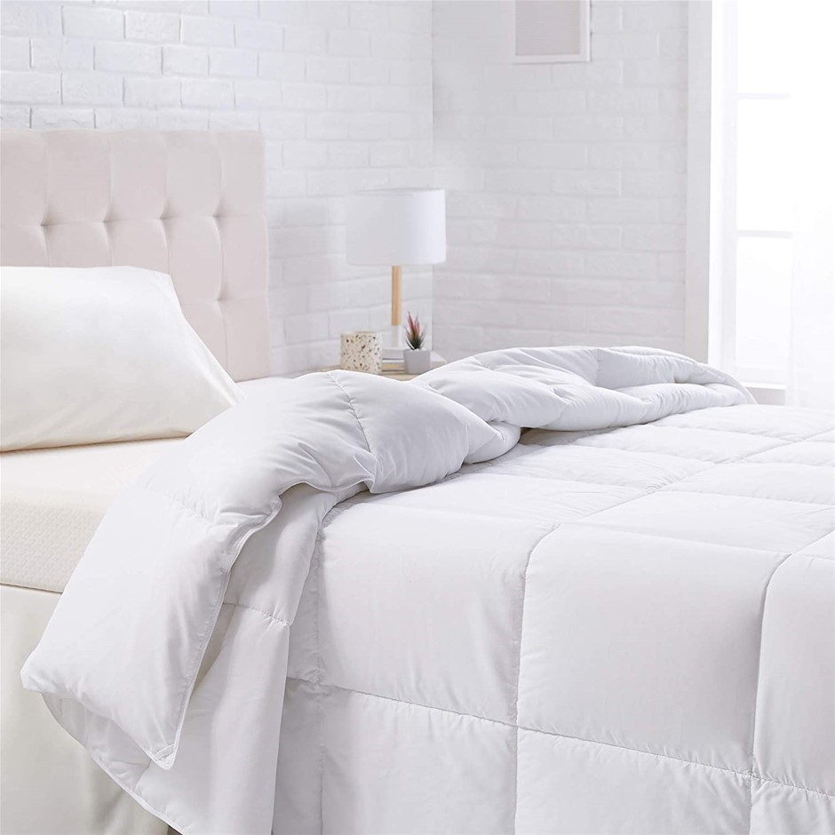AMAZON BASICS Down Alternative Bed Comforter, King Size, All Season, White.