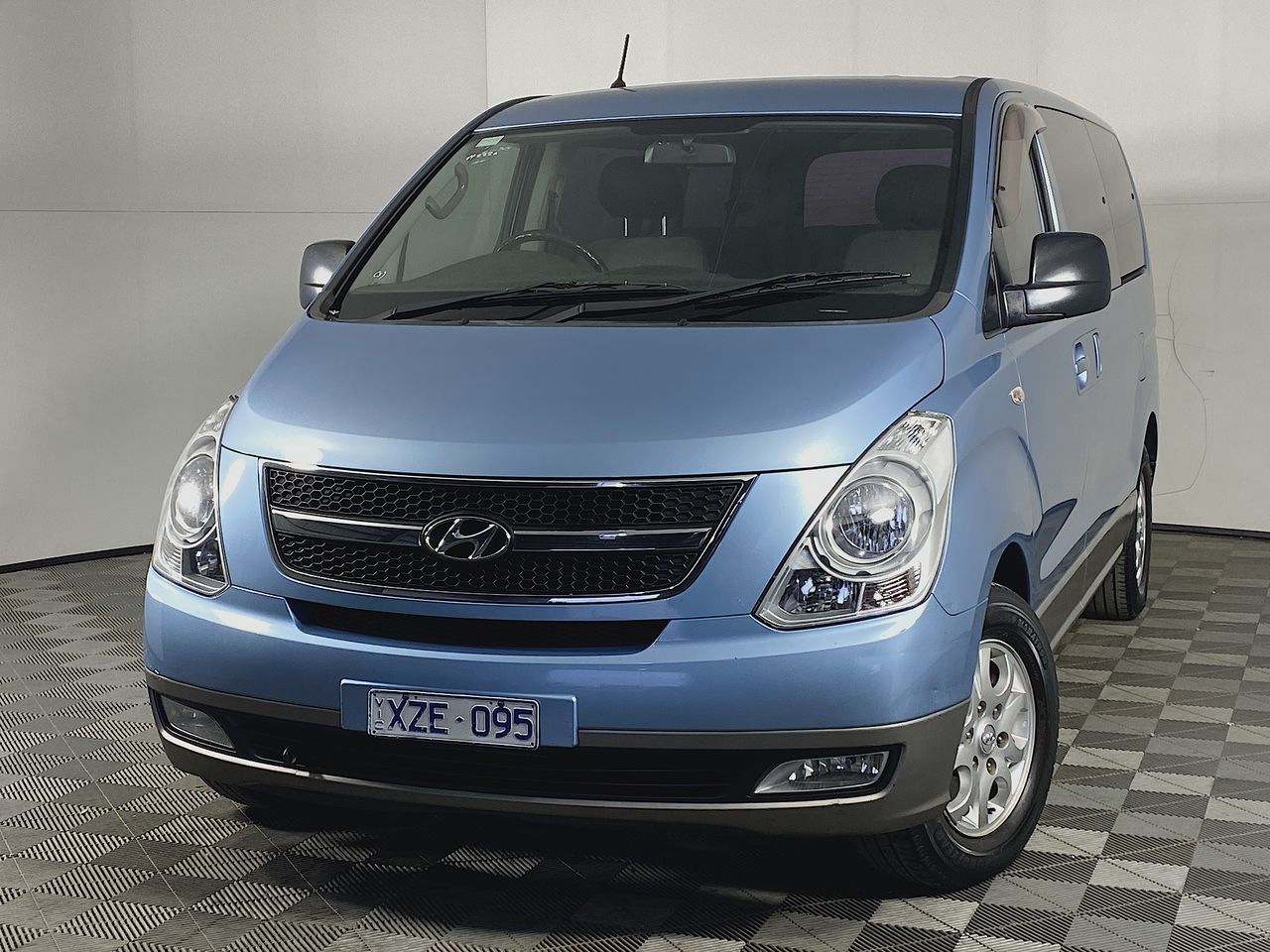 2010 Hyundai iMAX TQ Turbo Diesel Automatic 8 Seats People Mover ...