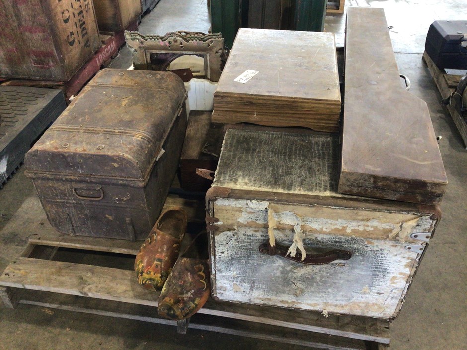 Qty of Picture Frames & Storage Units Auction (00148015982) Grays