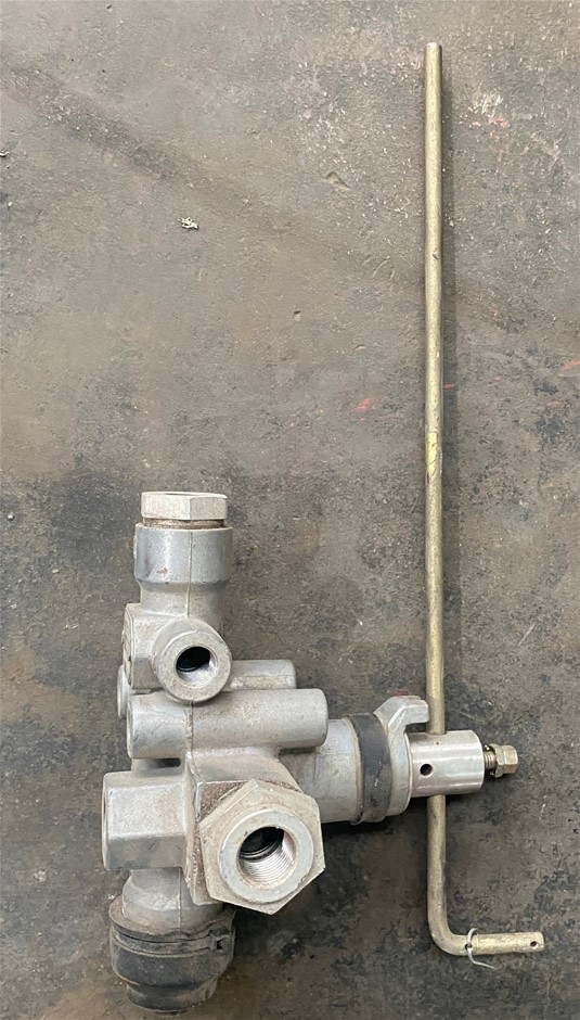 Ride Height valve Auction (01633023104) Grays Australia